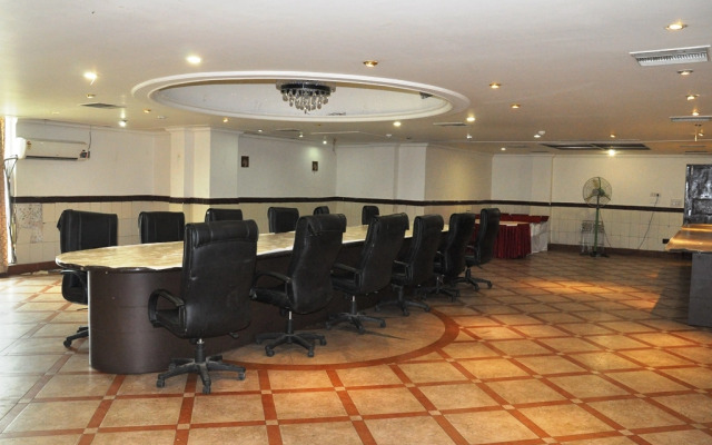Goroomgo Mandakini Royale Kanpur