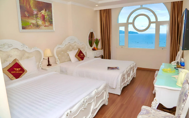 Tuyet Son Hotel