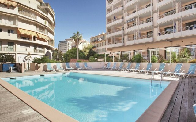 24m At 200m From Beach Residence With Pool