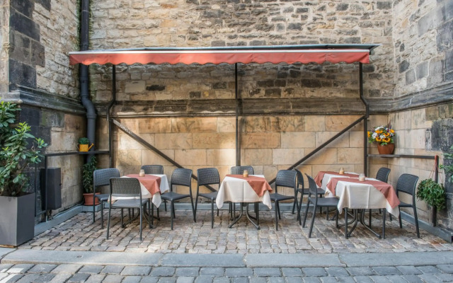 Hotel Cerny Slon
