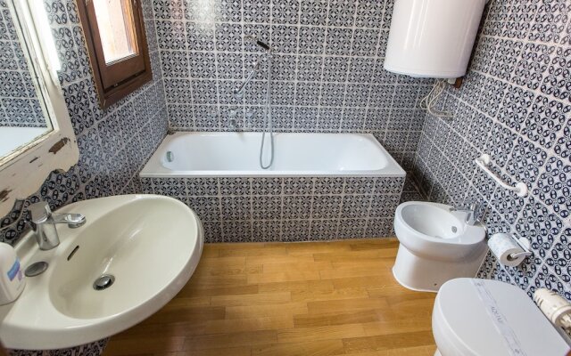 Rental in Rome Arco della Ciambella Penthouse