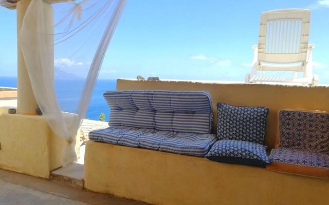 Alicudi Giardino dei Carrubi- al gradino 365