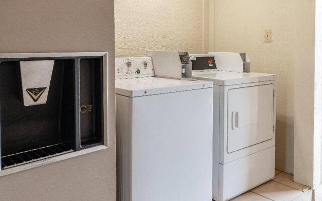 Red Roof Inn Buffalo, TX