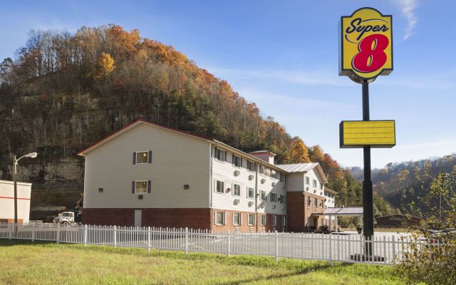 Super 8 by Wyndham Prestonsburg