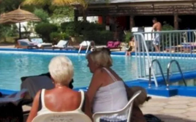 Holiday Beach Club Hotel