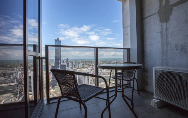Cozy APT Seaview Next to Southern Cross/pool/gym