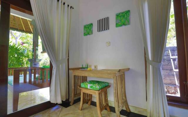 Kirana Homestay - Leaf Bungalow