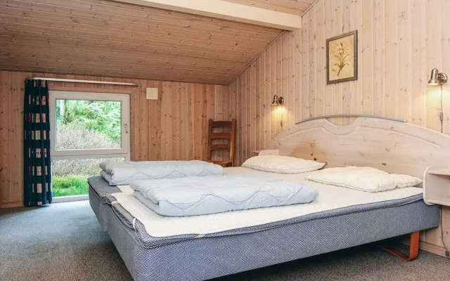 Secluded Holiday Home in Henne near Beach