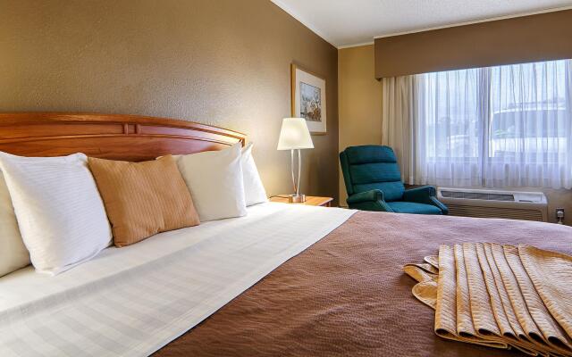 Norwood Inn & Suites