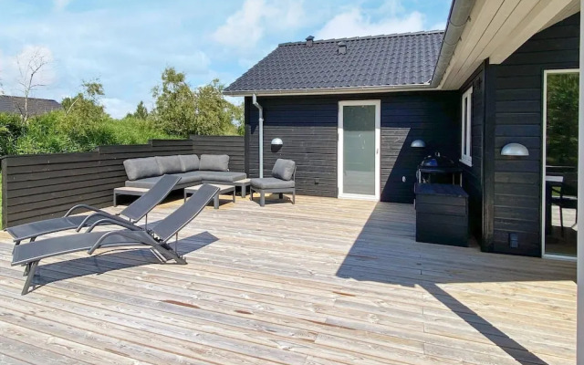 8 Person Holiday Home in Vaeggerlose