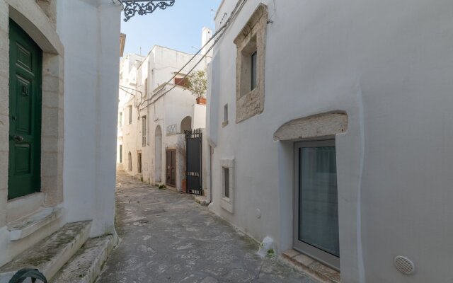 Stone apartment with Terrace by Wonderful Italy