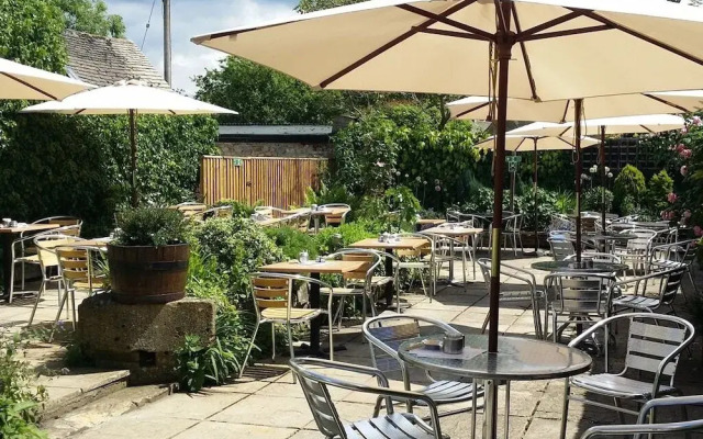 Priory Tearooms Burford With Rooms