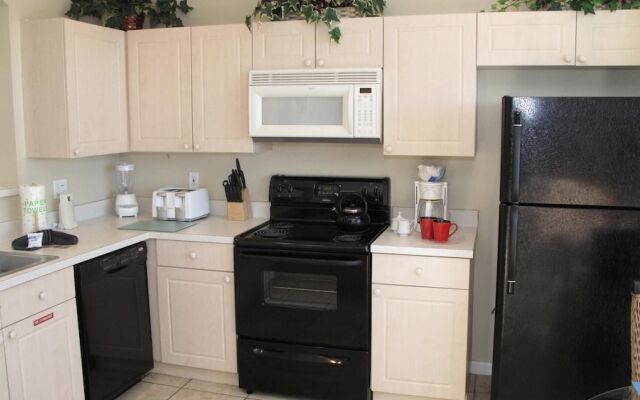 8008 King Palm Circle