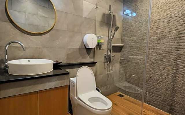 Cliff Lanta Suite
