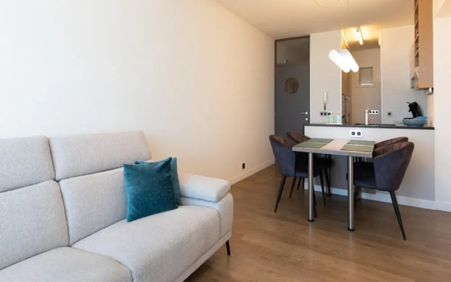 Apartment With Frontal sea View in Raversijde