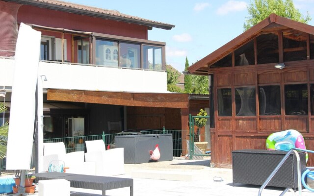 Studio in Bevaix, With Pool Access, Enclosed Garden and Wifi