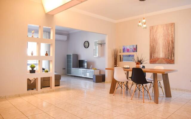 Cozy Flat on the Main Square 10min to the sea