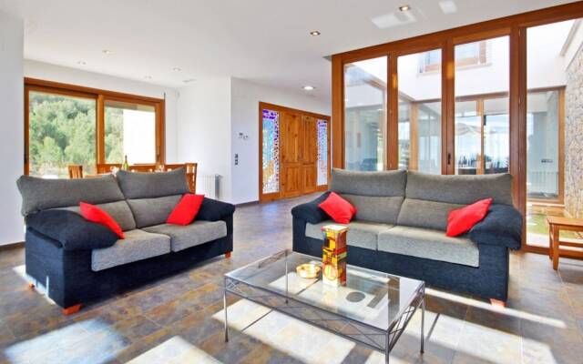 Villa - 4 Bedrooms with Pool, WiFi and Sea views - 104976