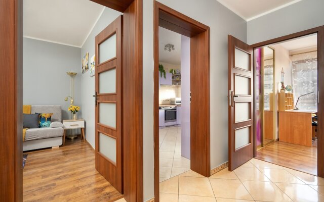 Wojskowa Apartment by Renters