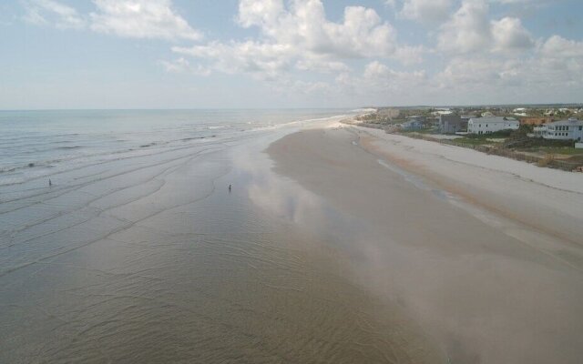 Three Bedroom, 2 Bath With Amazing Views From Balcony - Hidden Treasure