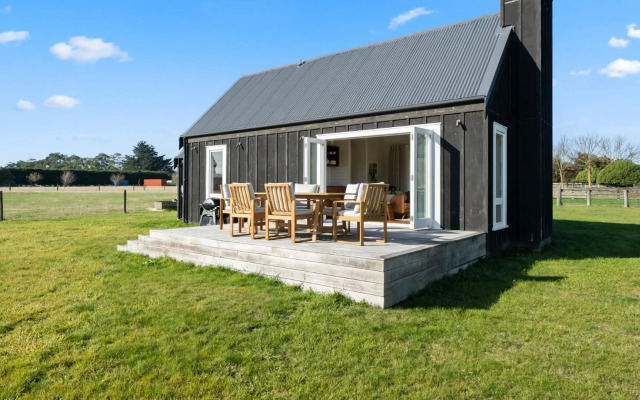 Te Whare Hipi - Martinborough Holiday Home