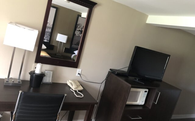 Super 8 Kingston