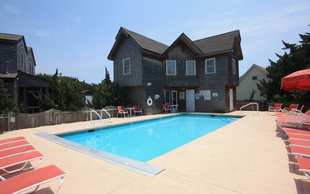 Courtyard Villas on Silver Lake Harbor