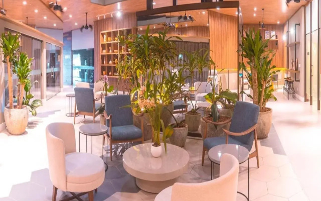 Malibu Plaza Hotel
