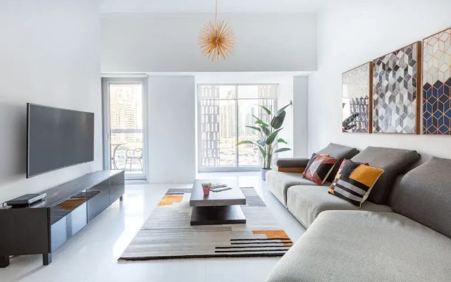 Astonishing 1BR in Fabulous Cayan Tower