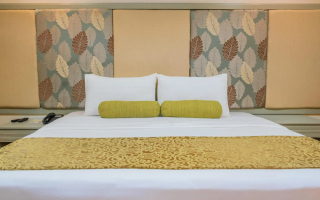 La Piazza Hotel and Convention Center