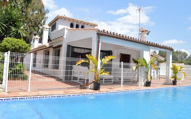 Beachfront villa protected private pool 4 bedrooms Marbella
