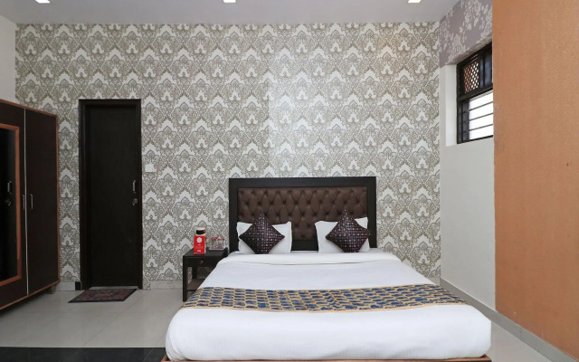 Gold Star Suits By OYO Rooms