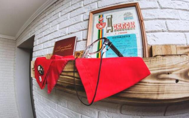 Mini-Hotel At Grandfather Lenin's