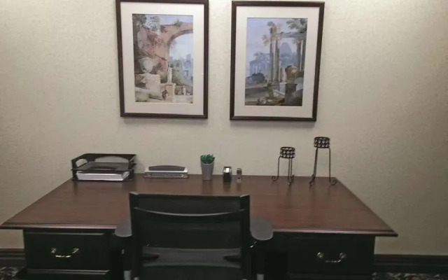 La Quinta Inn & Suites by Wyndham Madison American Center