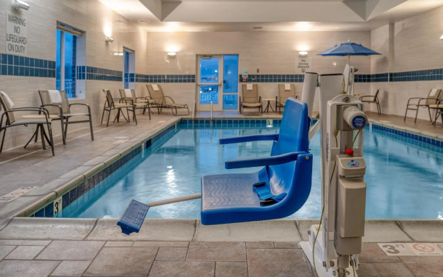 Holiday Inn Express & Suites Edwardsville by IHG
