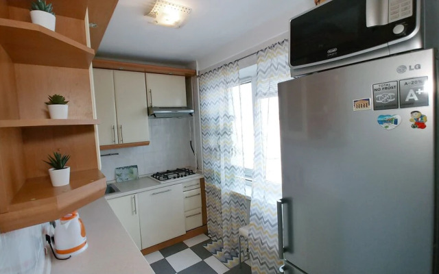 Two Bedrooms 5 Lesi Ukrainky Blvd Near Parus