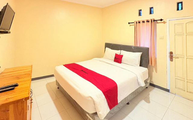 OYO 894 Nusa Indah Homestay Syariah – Guest Rooms – Batu