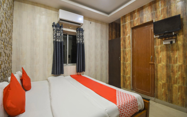 OYO 41435 Golden Residency