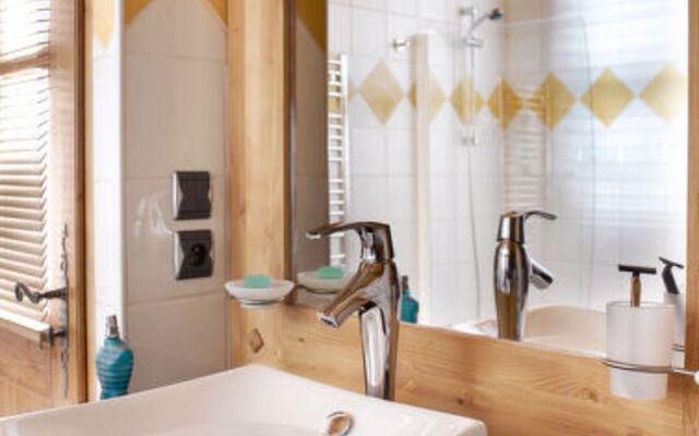 CGHRiA©s&Spa Hameau Pierre Blanche(LHU100)