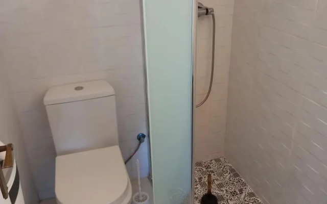 House with free parking, barbeque air conditioning