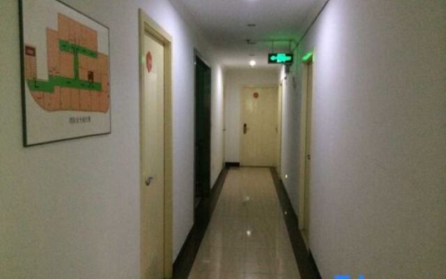 99 Chain Inn Shanghai Xingzhi Road