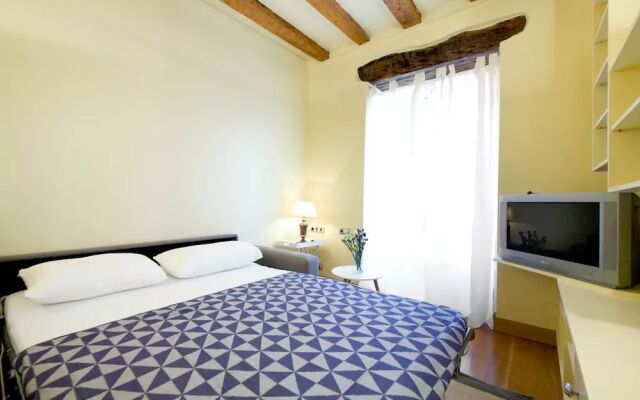 Fermin Be cosy in old town