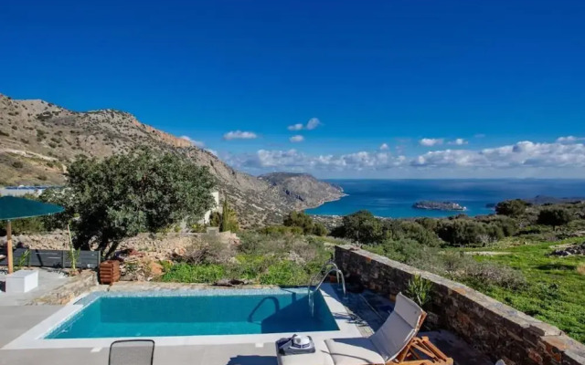 Mesmerising Villa in Plaka Elounda With Pool