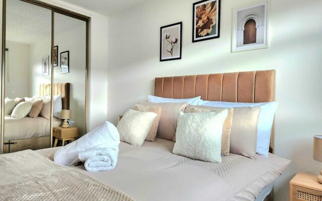 Quirky Home Quiet Neighbourhood