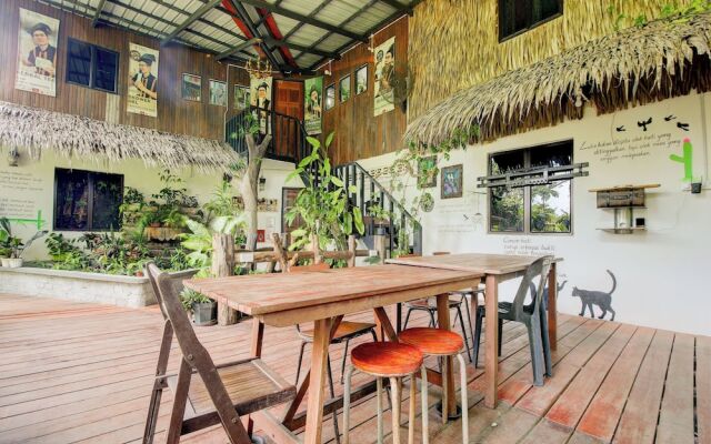 OYO HOME 90800 Rumah Pangi Homestay