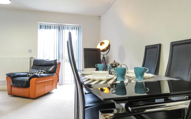 Tudors eSuites Park Central Townhouse Garden and Parking