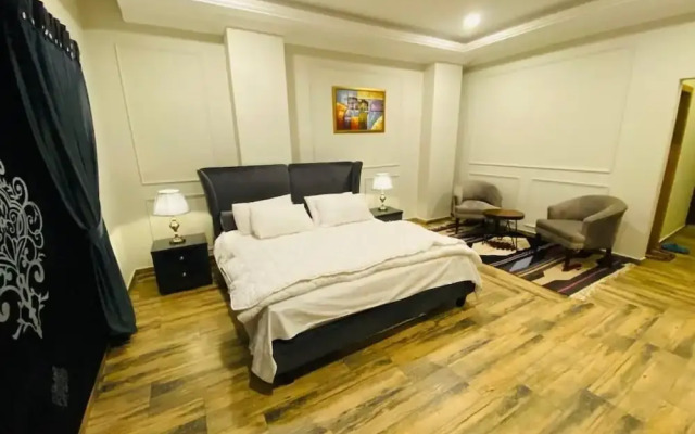 Holidazzle Serviced Appartment