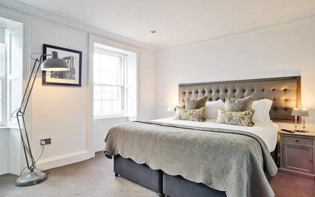 JOIVY Luxury George Street Apartments: Castle Suite