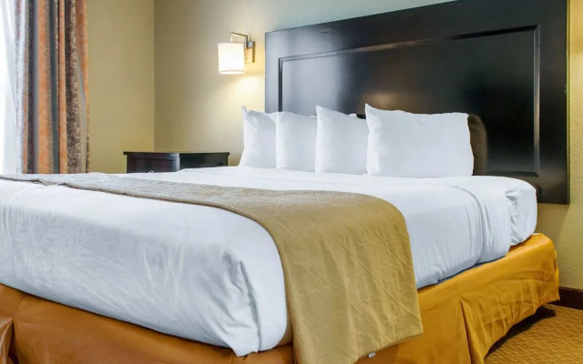 Quality Inn  Suites Gallup I-40 Exit 20