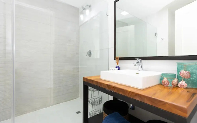 Ourfriends Condo by Acomodo